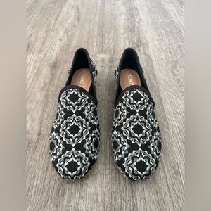 TOMS Woven Geometric Black Gray and White Flats Women’s Size 6